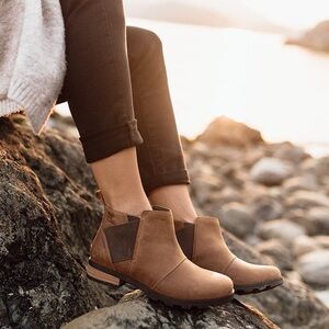 NWT Sorel Emelie III Chelsea Boots Booties Brown Size 6